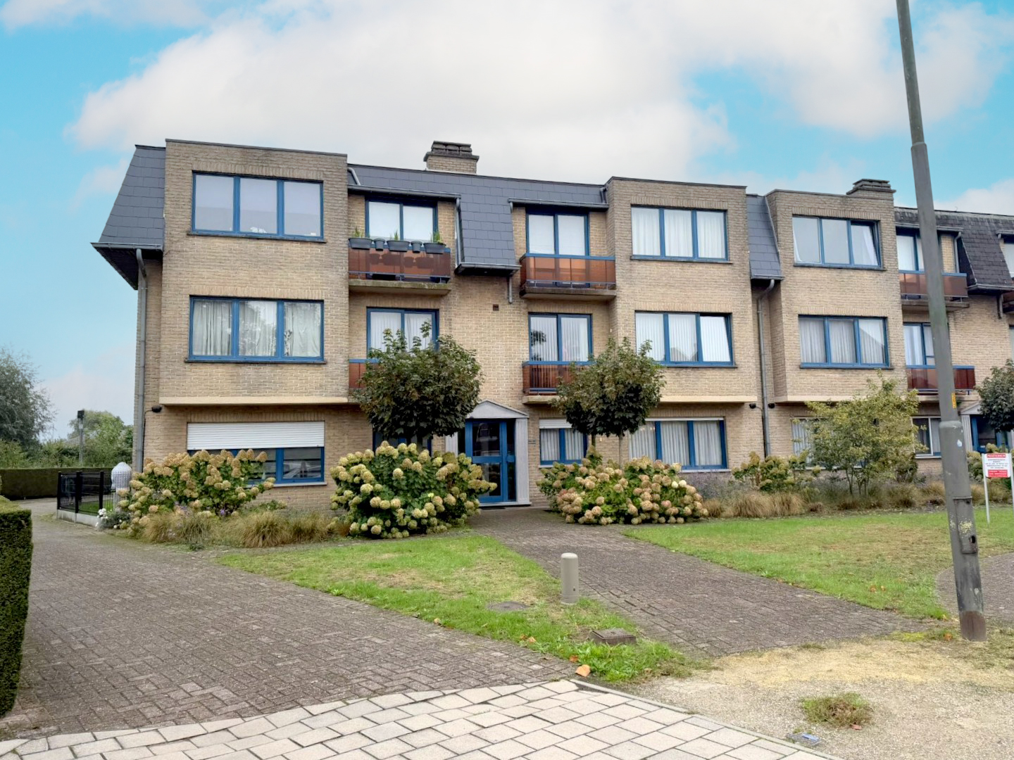 TH_483, WONDELGEM - Appartement met twee slaapkamers, tuin en garagebox